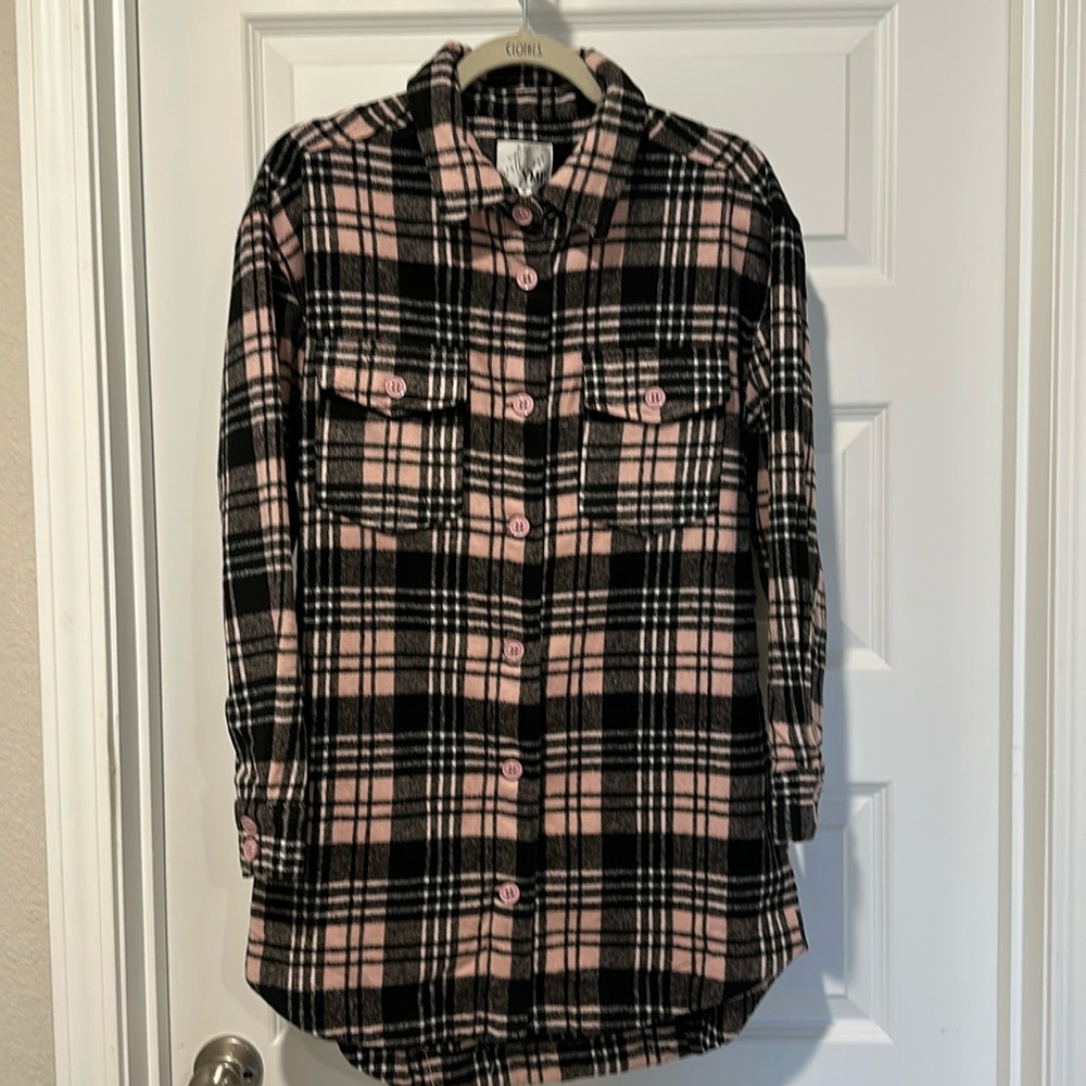 Like new Shacket. Only worn a couple times because I live in warmer areas.